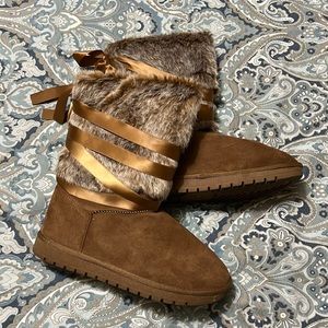 EUC JustFab faux fur boots